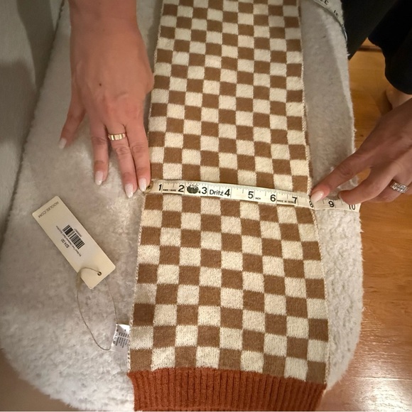 Roolee Tan and Cream Checkered Scarf NWT - Picture 4 of 5